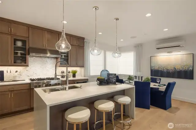 Photos of the Kinney model home for illustration purposes only & are not of the Kinney available for purchase. Home selections will vary.