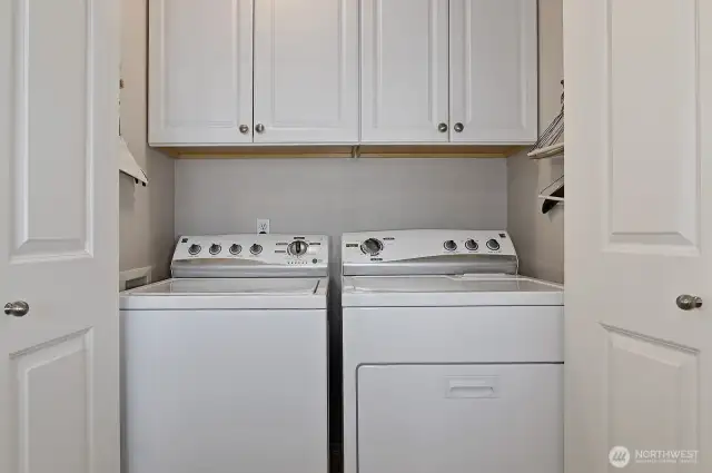 Full Size Washer Dryer & Extra Storage