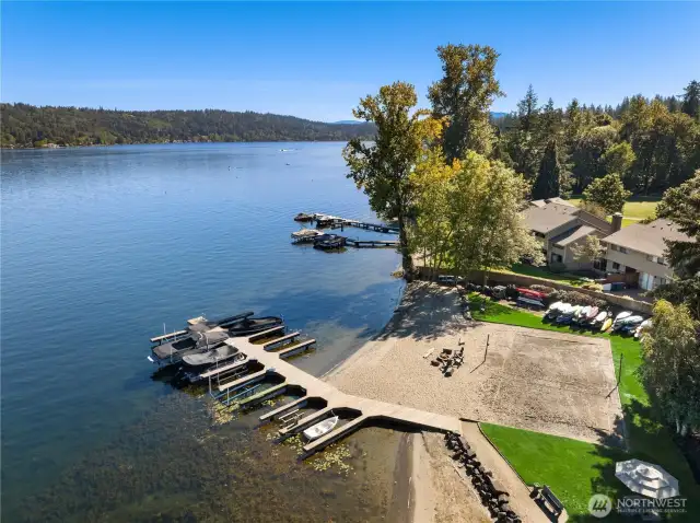 Located on the north end of Lake Sammamish, Lakewood Shores is a coveted community desirable for its fantastic location, unique amenities and real sense of community. Enjoy a sand beach & volleyball court, private boat launch, paddle & kayak storage & boat moorage.