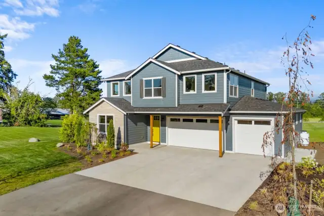 Photographs are for illustrative purposes only. Features, finishes, interior/exterior colors, landscaping and floorplan shown may vary from actual homes built.