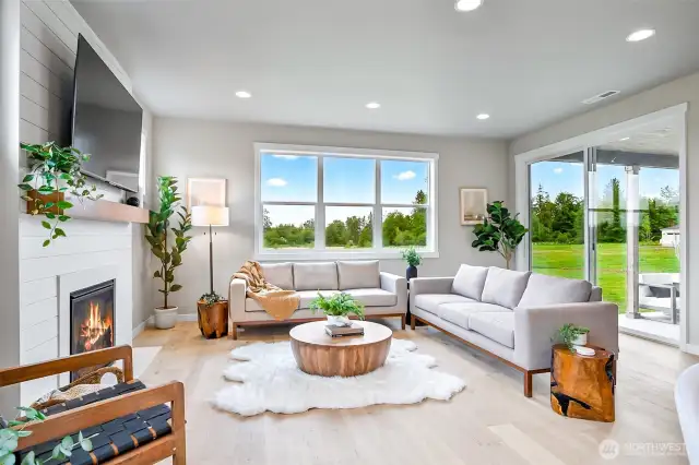 Photographs are for illustrative purposes only. Features, finishes, interior/exterior colors, landscaping and floorplan shown may vary from actual homes built.