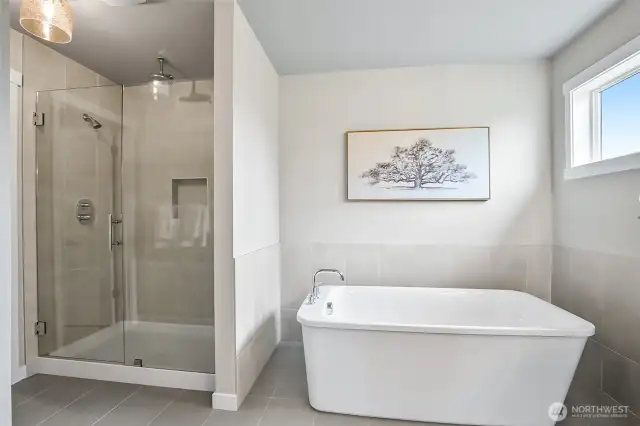Photographs are for illustrative purposes only. Features, finishes, interior/exterior colors, landscaping and floorplan shown may vary from actual homes built.