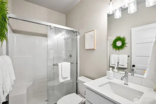 Photographs are for illustrative purposes only. Features, finishes, interior/exterior colors, landscaping and floorplan shown may vary from actual homes built.