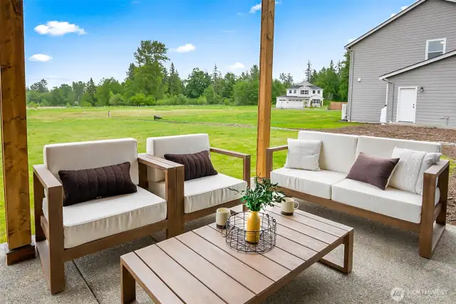 Photographs are for illustrative purposes only. Features, finishes, interior/exterior colors, landscaping and floorplan shown may vary from actual homes built.