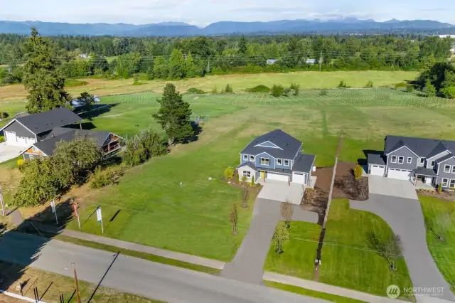 Photographs are for illustrative purposes only. Features, finishes, interior/exterior colors, landscaping and floorplan shown may vary from actual homes built.