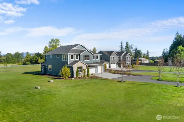 Photographs are for illustrative purposes only. Features, finishes, interior/exterior colors, landscaping and floorplan shown may vary from actual homes built.