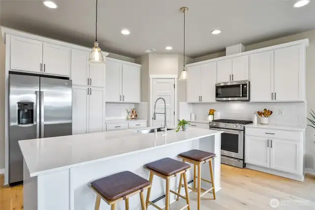Photographs are for illustrative purposes only. Features, finishes, interior/exterior colors, landscaping and floorplan shown may vary from actual homes built.