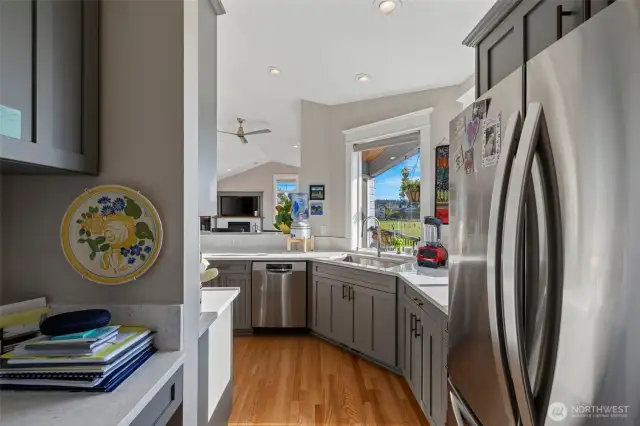 Stainless steal appliances.