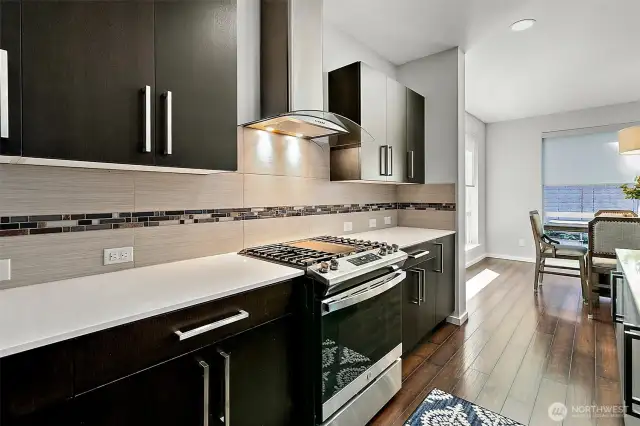 Stainless Steel Appliances, Quartz countertops and modern cabinetry!