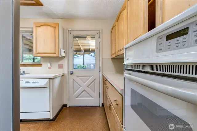 Direct access from the kitchen to the covered deck