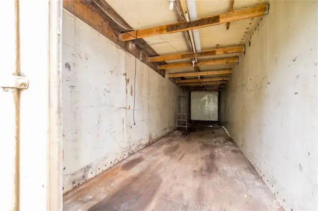 40' Storage container with lights