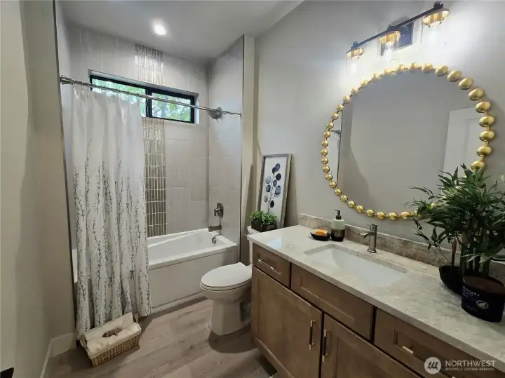 Charm your guests with this luxury guestbath