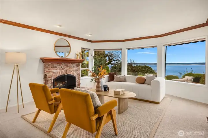 On the view sid of hte kitchen there is a cozy family room (with a big view!), and access to the big patio.