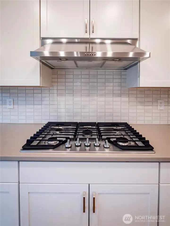 5 BURNER GAS COOKTOP...