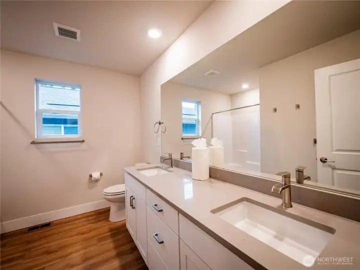 UPSTAIRS MAIN BATH...DUAL SINKS!