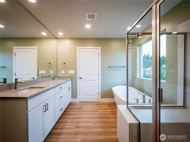 SIMPLY LOVELY PRIMARY BATH