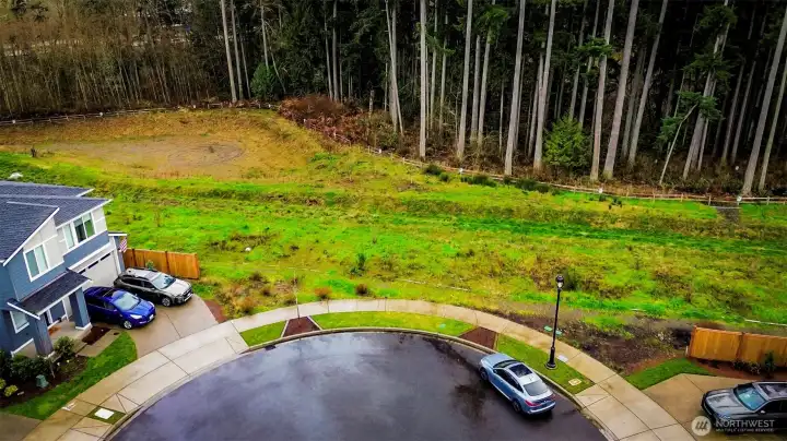 GREAT WALKING TRAIL...GRAB YOUR POOCH AND GO!!