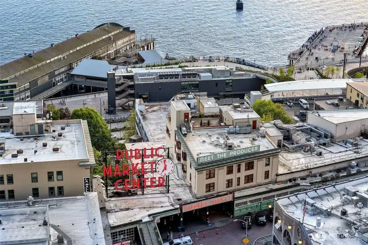 on block from Pike place market, Seattle art museum