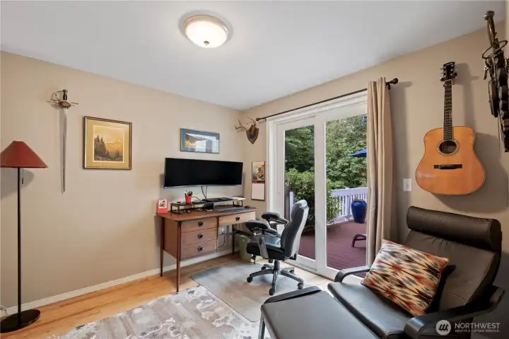 4th BDRM Den/Office on Main 4th BDRM Den/Office on Main