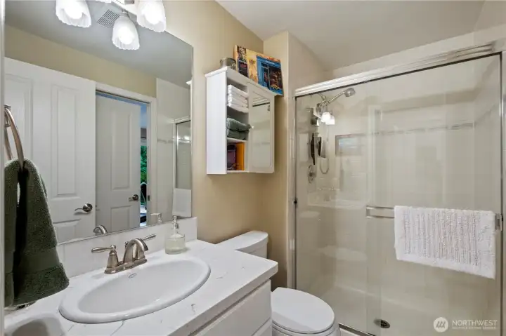 Continental Bath/Guest bath on Main Continental Bath/Guest bath on Main