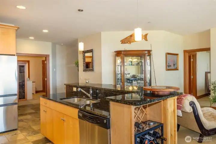 Eating bar and wine rack