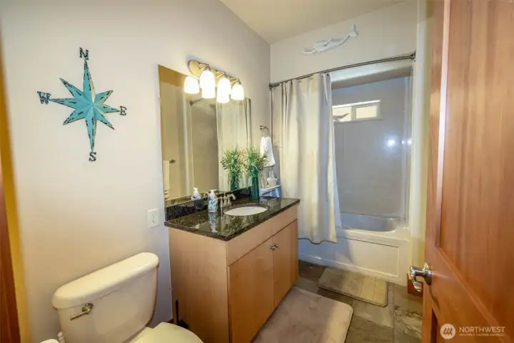 Guest bathroom with tub/shower