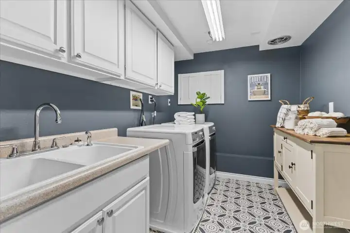 Laundry Room with lots of Space