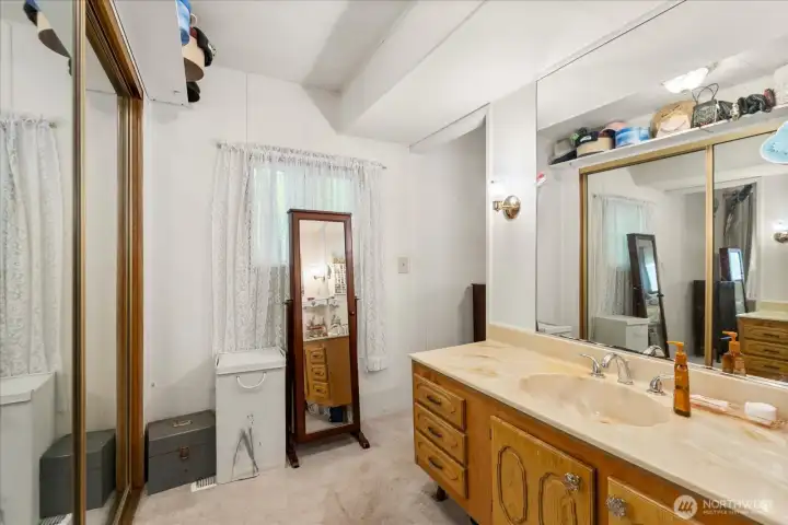 Separate vanity area off the primary bedroom.