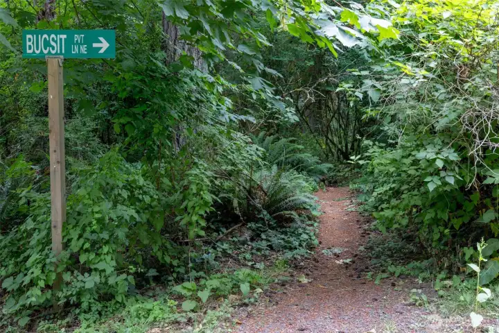 Trailhead connecting to Sakai, Woodward, and nearby trail networks. Trailhead connecting to Sakai, Woodward, and nearby trail networks.
