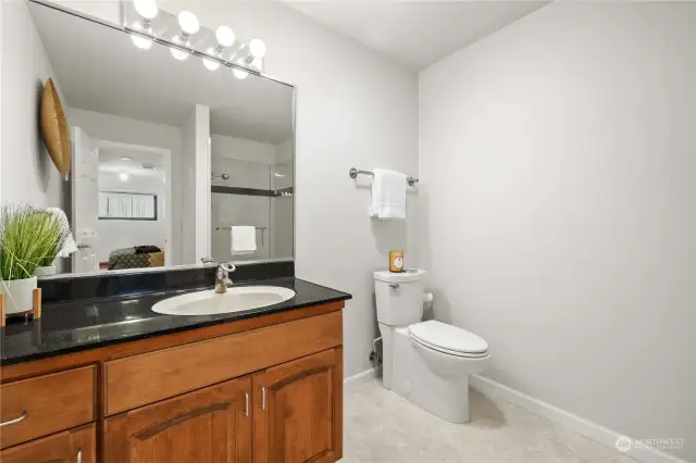 Primary Features 3/4 En Suite