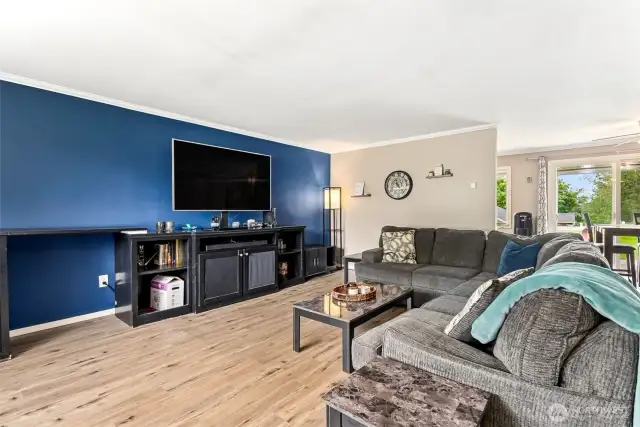 Spacious living room