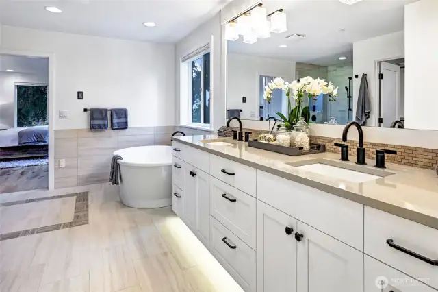 Spa like primary bath!