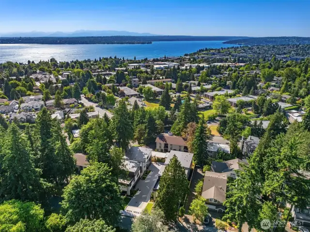 Situated on the Eastside of Lake Washington, just blocks to the Google campus, Lake Washington, Metropolitan Market and charming downtown Kirkland!