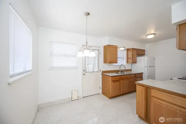 Kitchen & Dining Area