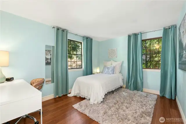 Upper Level bedroom 1