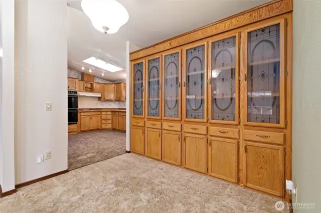 Look at this HUGE hutch cabinet!