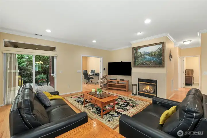 Gas fire place.  TV with Bose surround stays!!