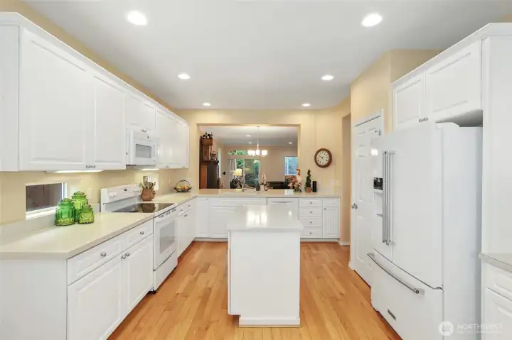 Kitchen with ample cabinets