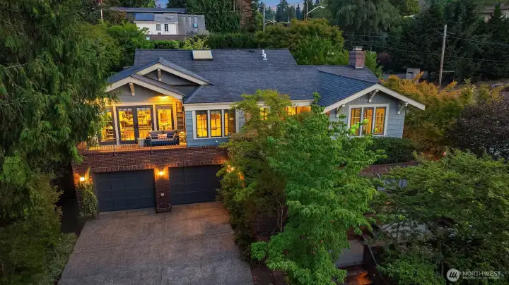 Nestled on a quiet corner lot in Madison Park but stone's throw to restaurants, beach & shops.