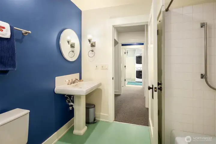 Full bathroom for 3rd bedroom or guest suite