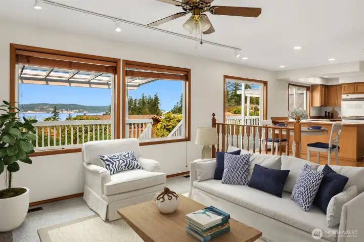 Open Concept Family Room w Views!