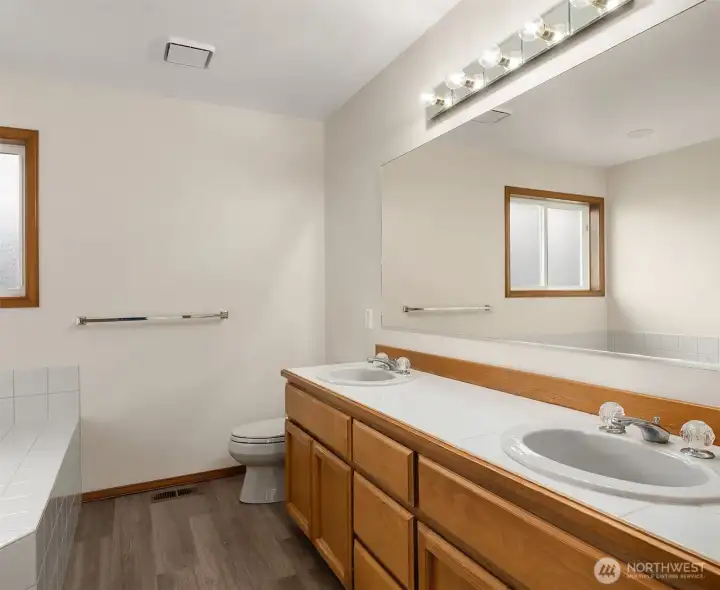 Primary Onsuite 5 Piece Bath