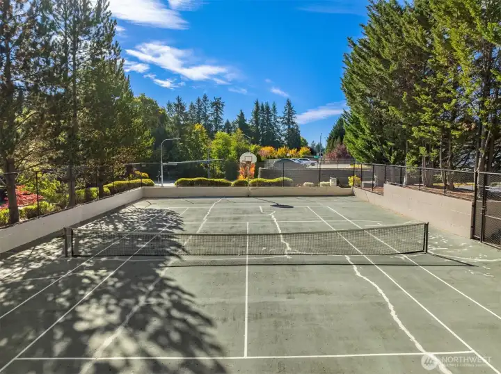 Tennis court is just 3 minutes way!