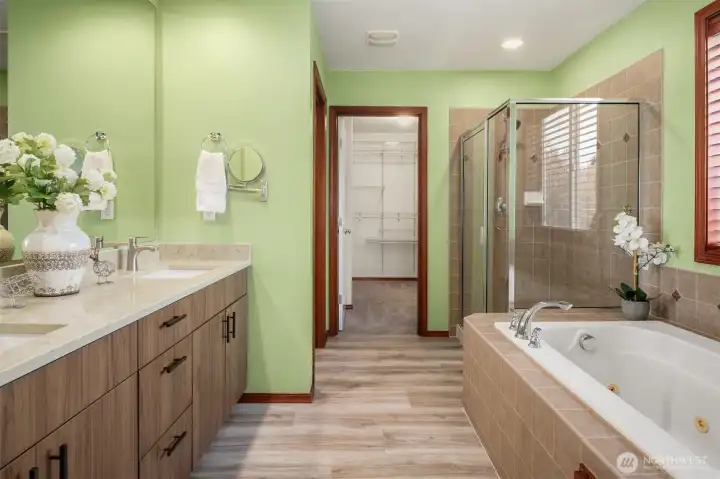 Updated Primary 5-Piece Bath