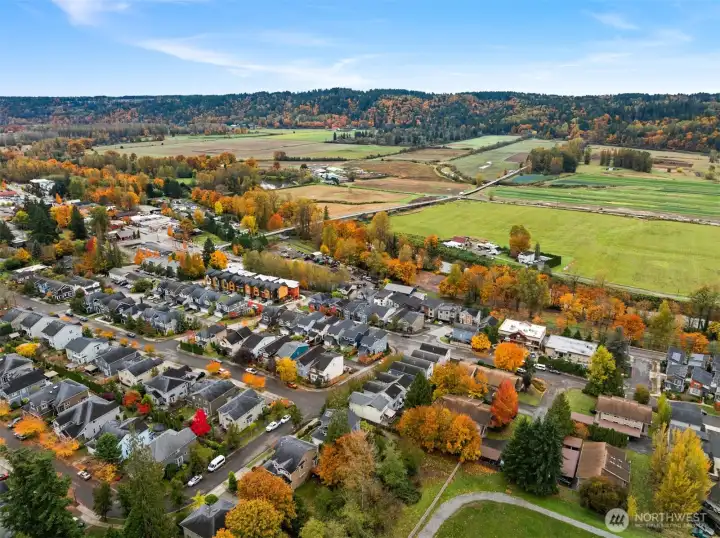 Only a few blocks from all the downtown Duvall activities, parks, trails, restaurants and shopping!