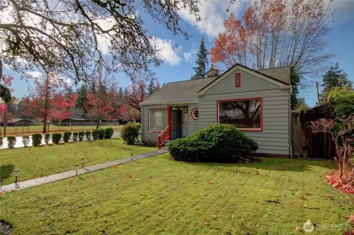 You can see the basketball and tennis courts in the background off to the left. In addition, Hillcrest park offers pickleball courts, soccer fields, multiple playgrounds, trails and cabanas for rent.