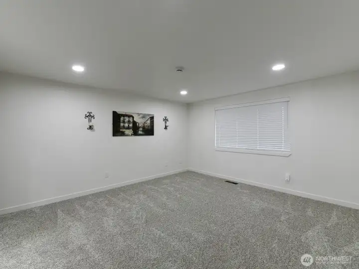 Oversized Primary room unstaged.