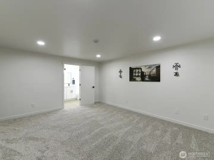 Attached Primary Bathroom 5pc.