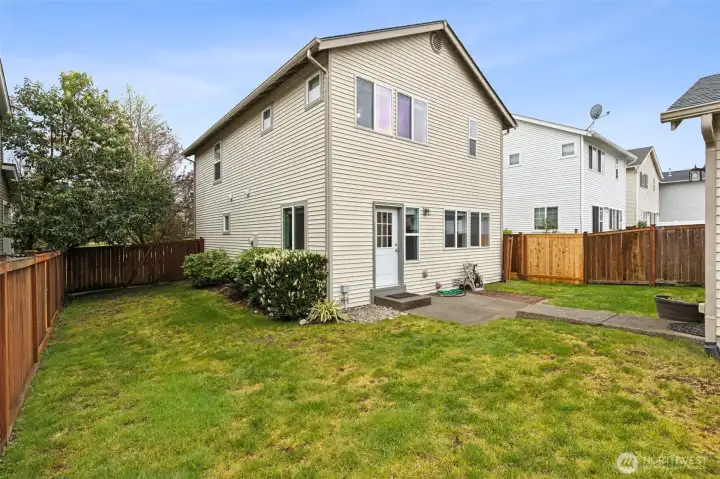 Spacious fully fenced yard - bring the pets!