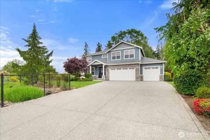 There is plenty of parking on this long 3-car driveway.